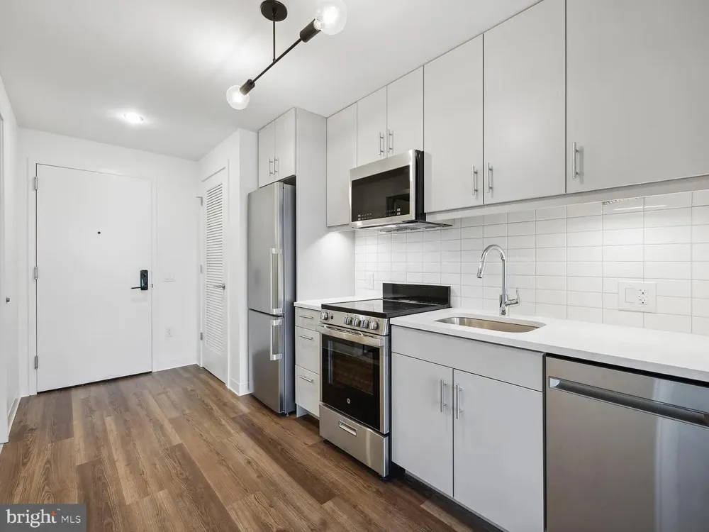 569 N 5TH STREET #203 Philadelphia, PA 19123