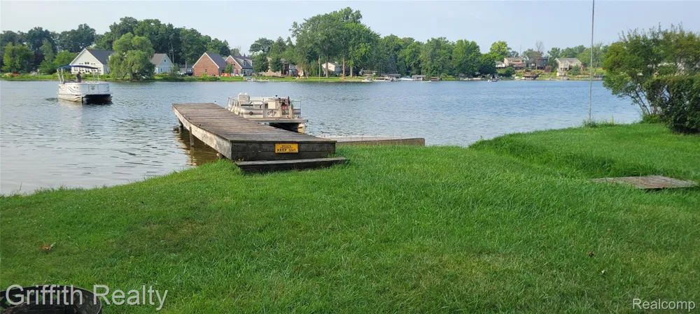 1382 Elmhurst Drive Genoa Township, MI 48843