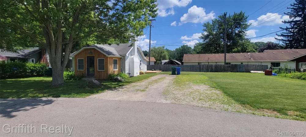 1382 Elmhurst Drive Genoa Township, MI 48843