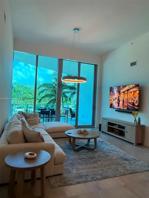 701 Fort Lauderdale Blvd #214