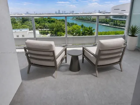 900 Biscayne Blvd #902