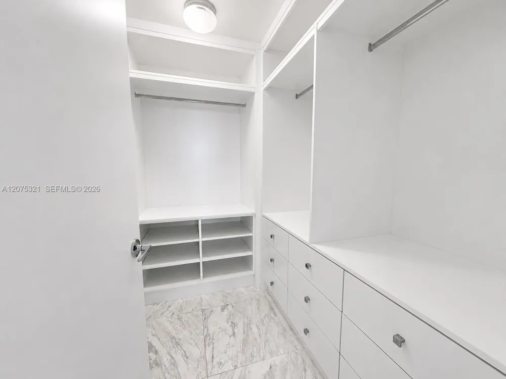 900 Biscayne Blvd #902 Miami, FL 33132