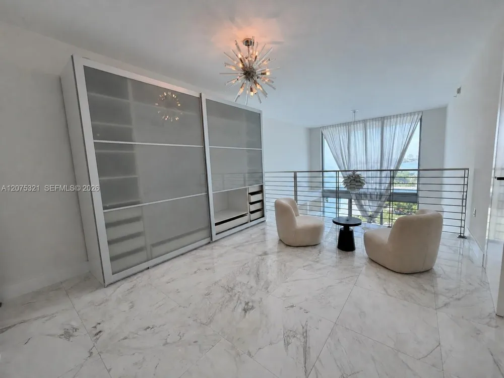 900 Biscayne Blvd #902 Miami, FL 33132
