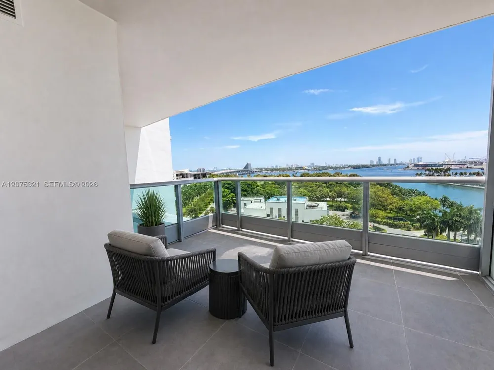 900 Biscayne Blvd #902 Miami, FL 33132