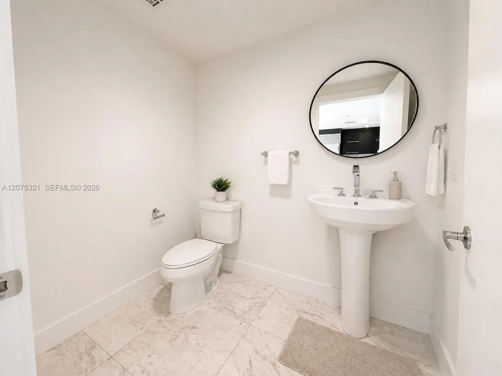 900 Biscayne Blvd #902 Miami, FL 33132