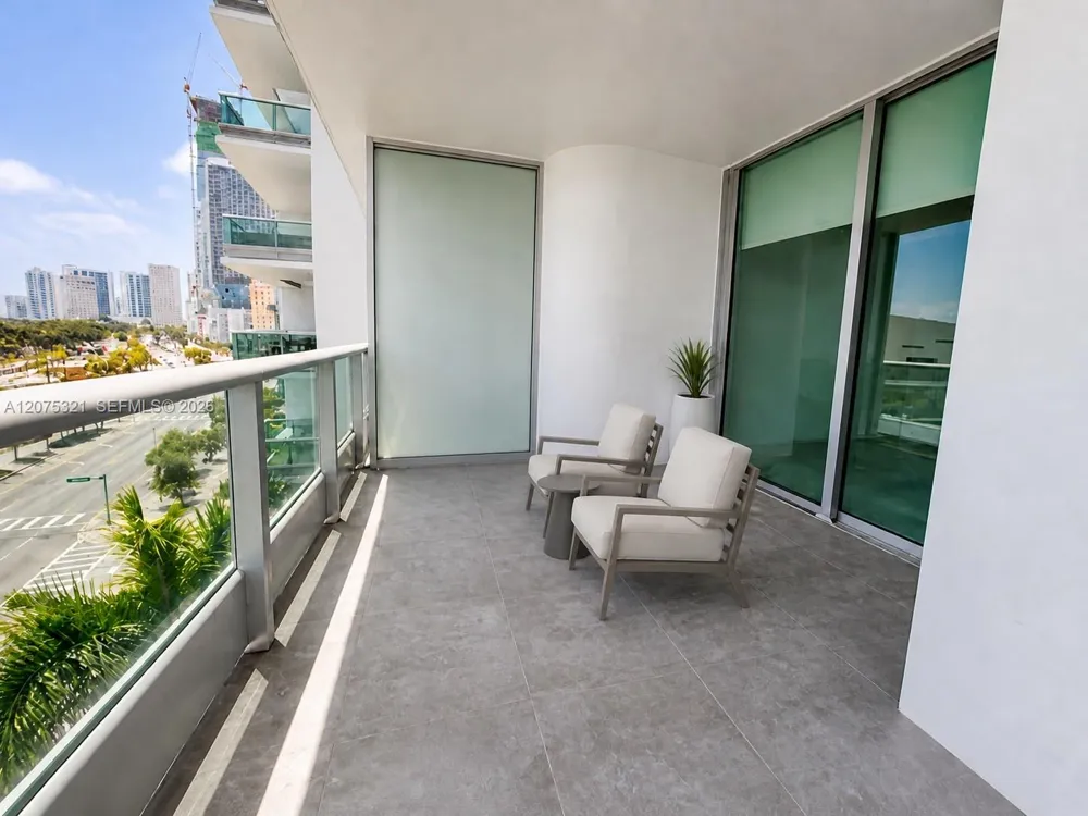 900 Biscayne Blvd #902 Miami, FL 33132