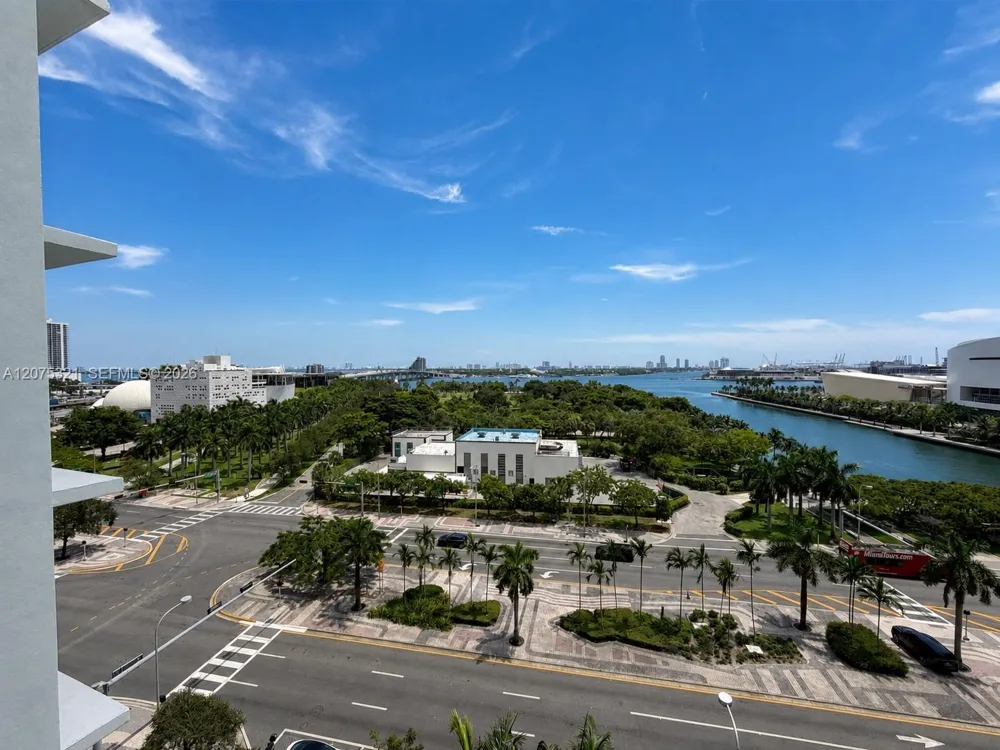 900 Biscayne Blvd #902 Miami, FL 33132