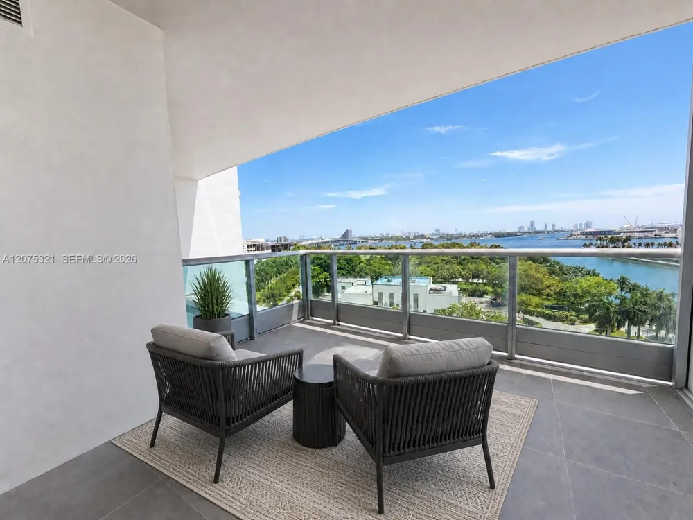 900 Biscayne Blvd #902 Miami, FL 33132