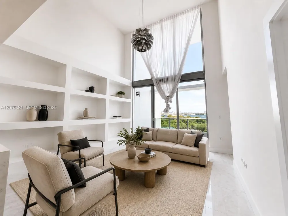 900 Biscayne Blvd #902 Miami, FL 33132