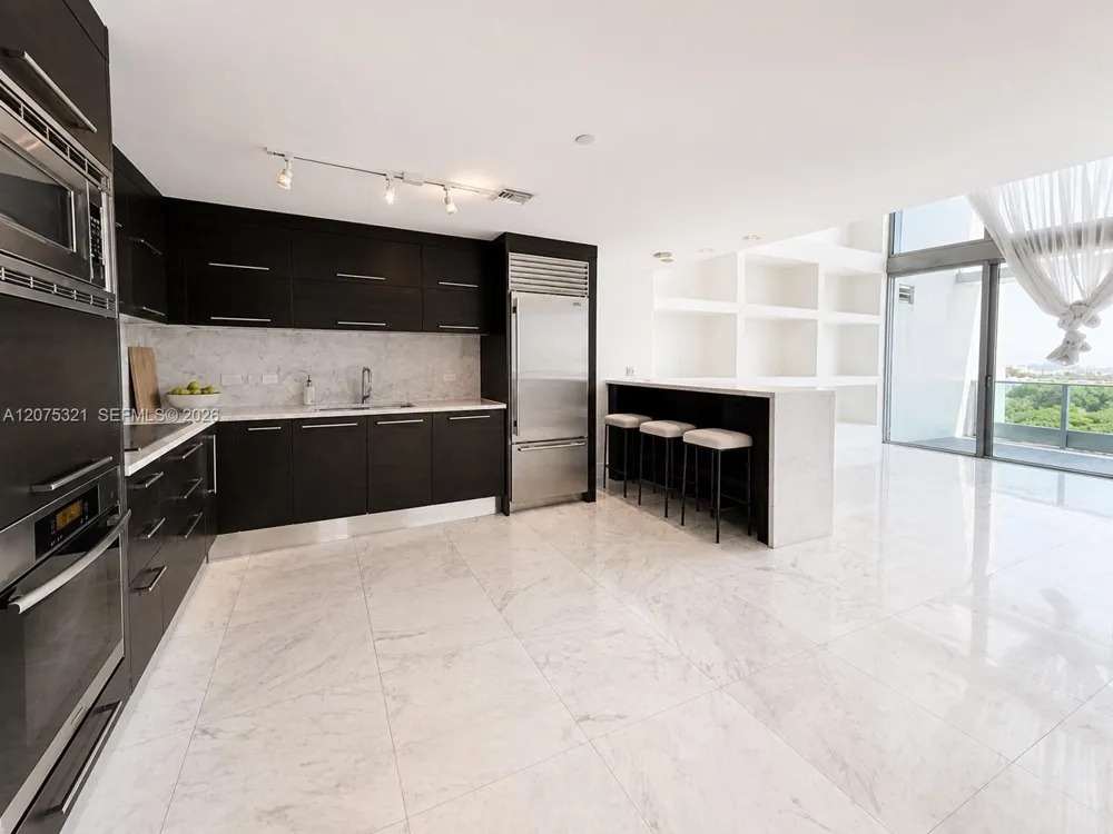 900 Biscayne Blvd #902 Miami, FL 33132