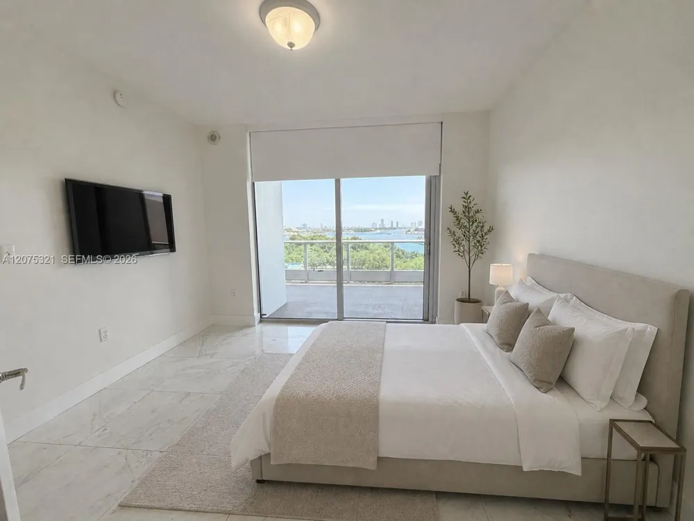 900 Biscayne Blvd #902 Miami, FL 33132