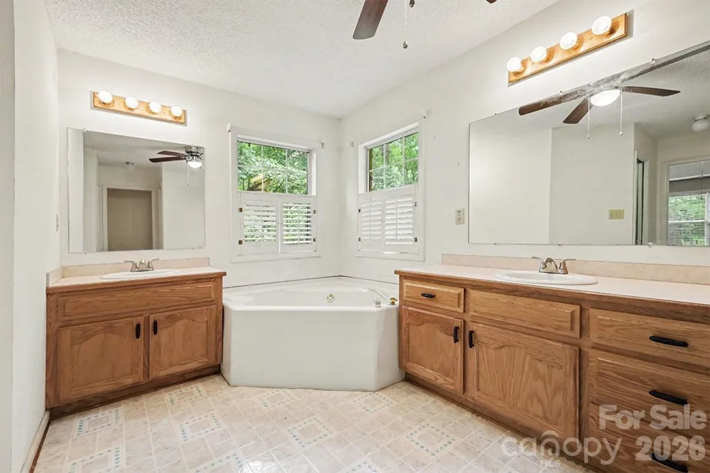 7944 Woodhill Cove Lane Denver, NC 28037