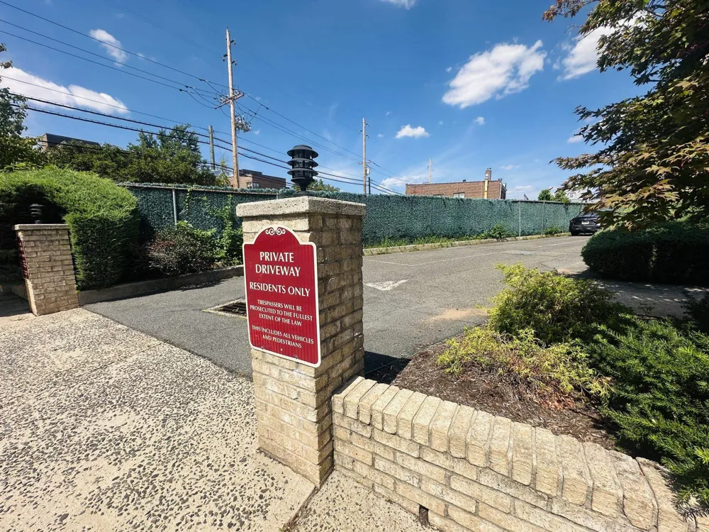 53 WEST 48TH ST Bayonne, NJ 07002