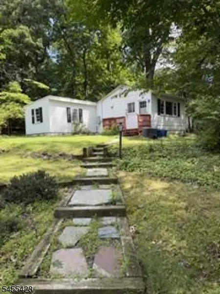 366 Warrenville Rd Green Brook, NJ 08812