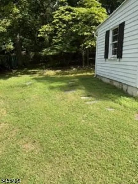 366 Warrenville Rd Green Brook, NJ 08812