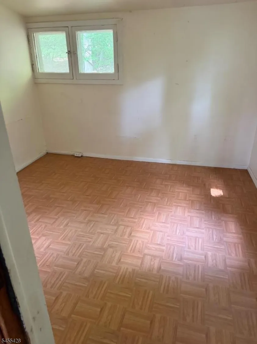 366 Warrenville Rd Green Brook, NJ 08812