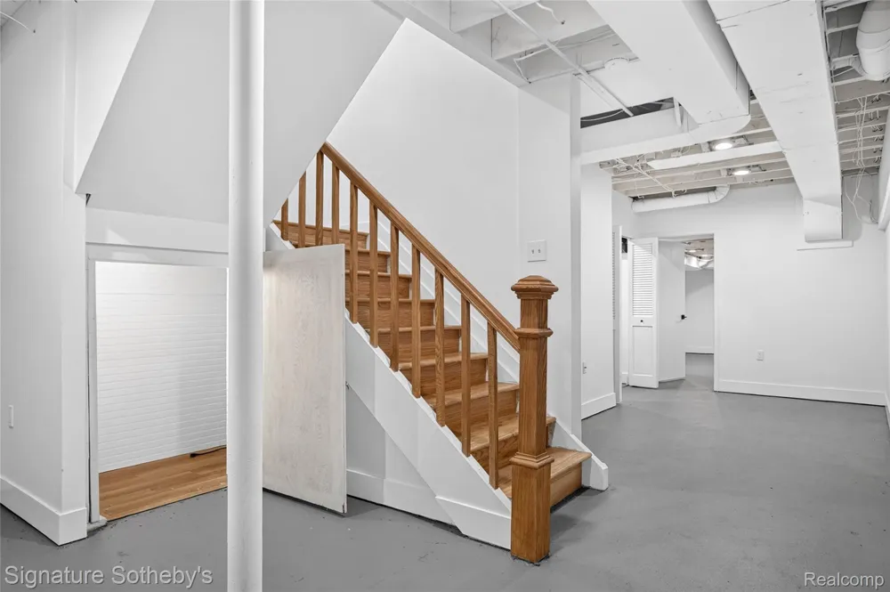 372 W Brown Street Birmingham City, MI 48009
