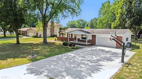 8545 Gallant Fox Trail