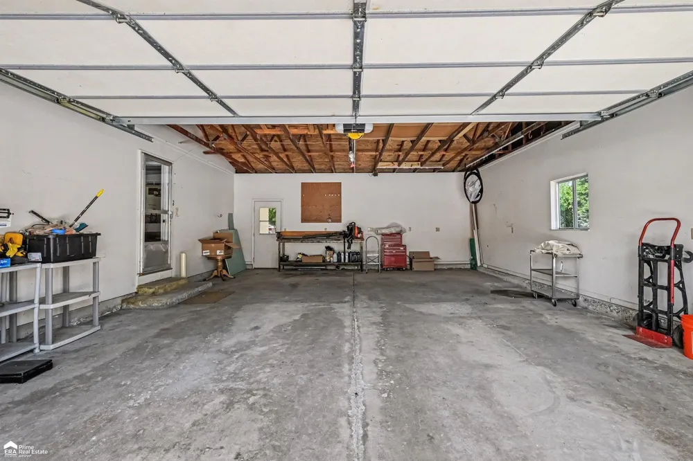 8545 Gallant Fox Trail Flushing Charter Township, MI 48433