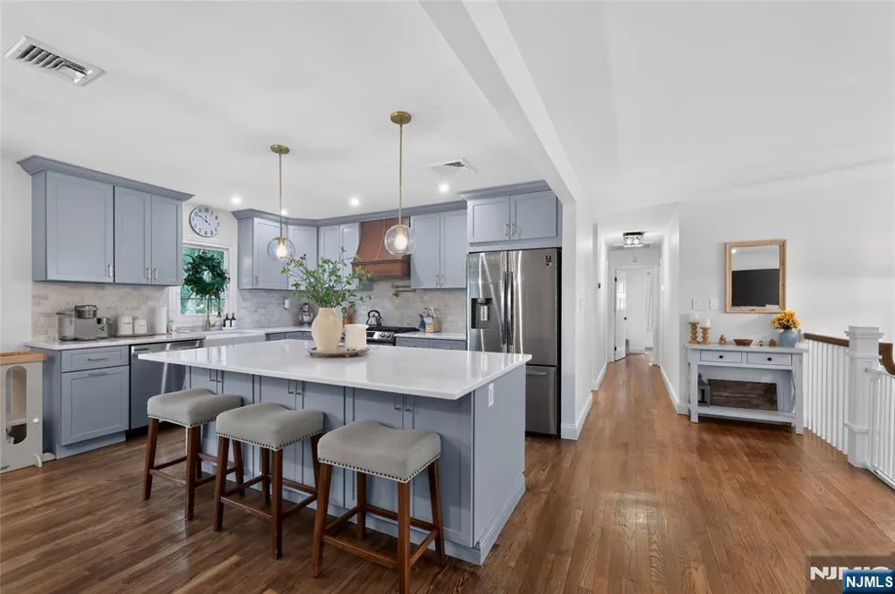 20 Arnold Drive Par-Troy Hills, NJ 07054