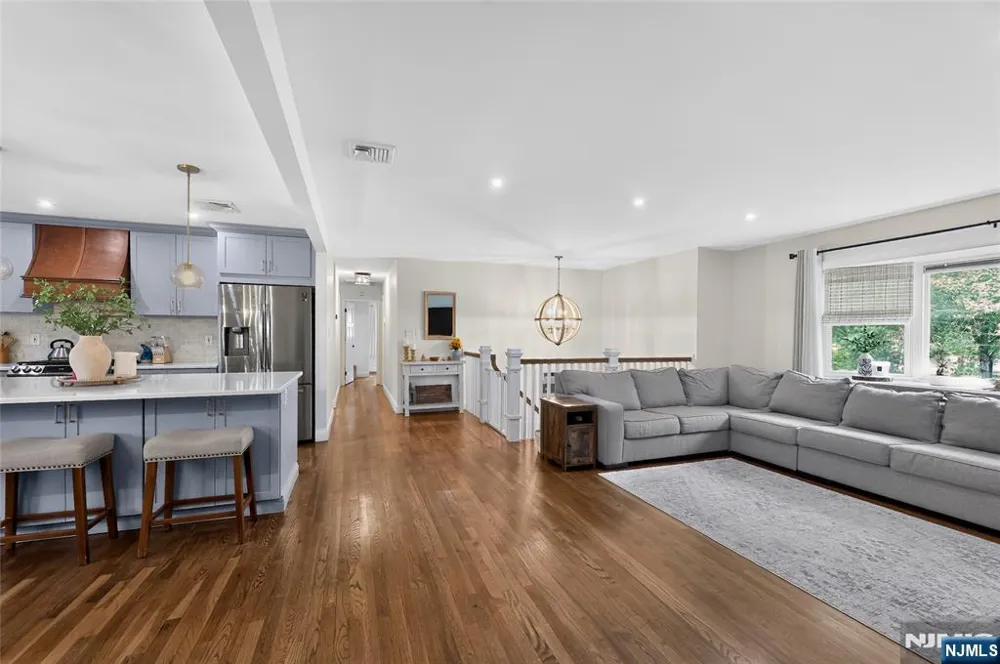 20 Arnold Drive Par-Troy Hills, NJ 07054