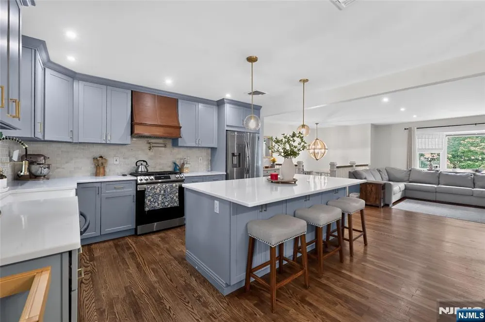 20 Arnold Drive Par-Troy Hills, NJ 07054