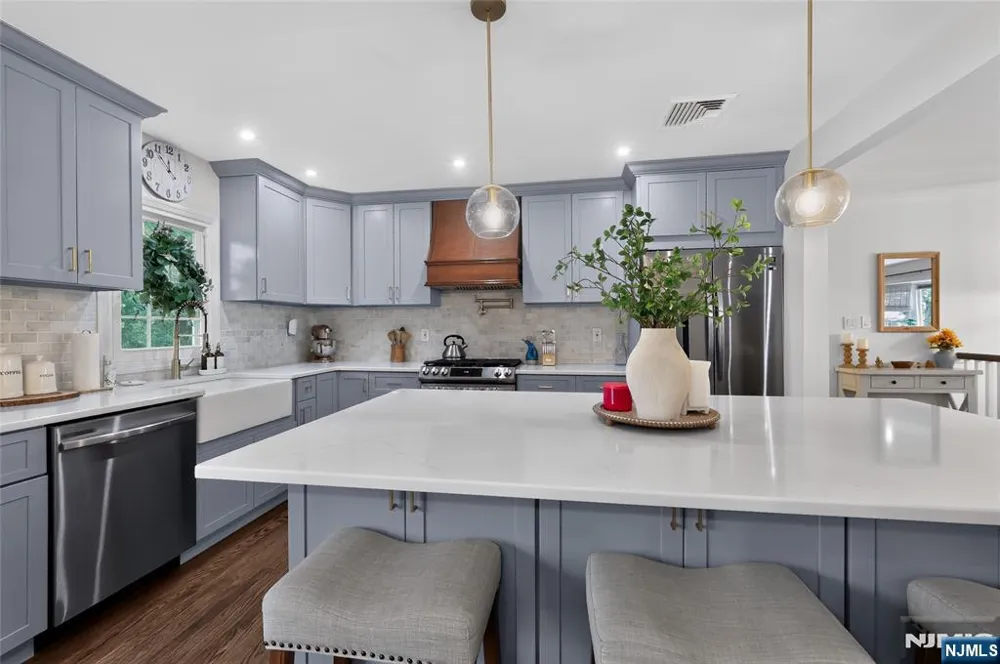 20 Arnold Drive Par-Troy Hills, NJ 07054