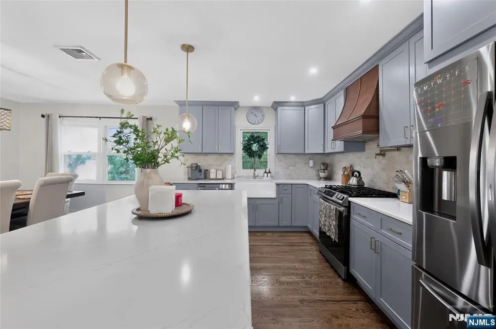 20 Arnold Drive Par-Troy Hills, NJ 07054