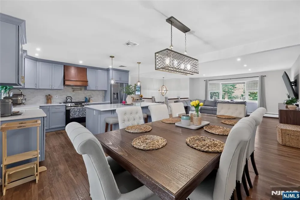 20 Arnold Drive Par-Troy Hills, NJ 07054