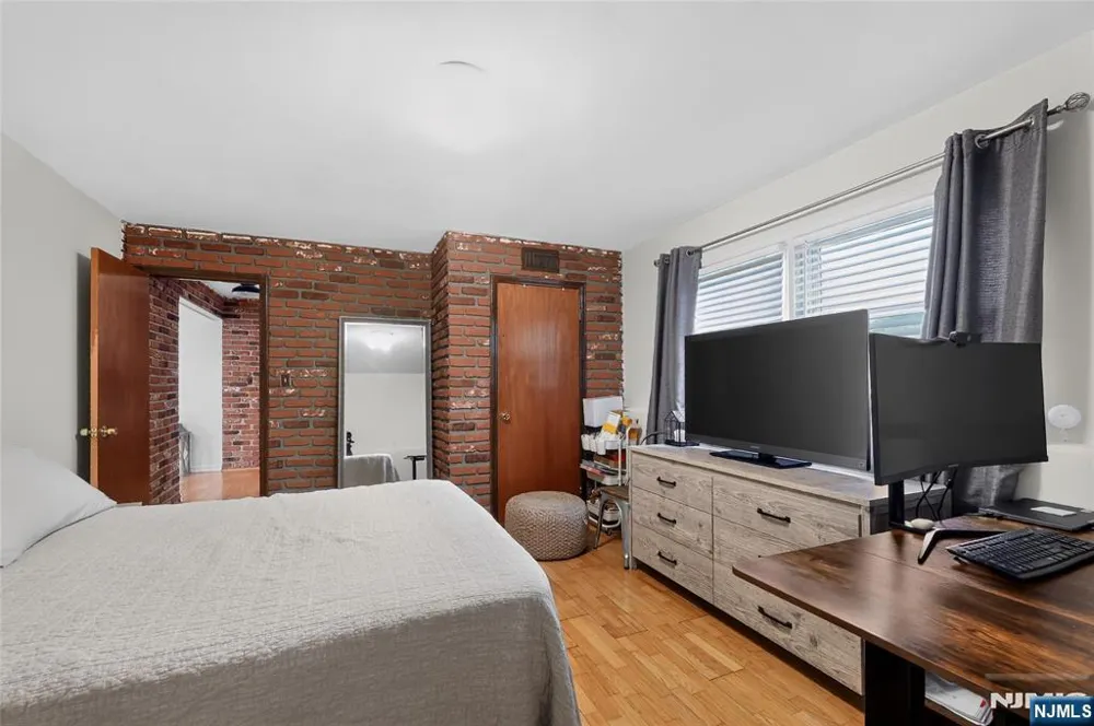 20 Arnold Drive Par-Troy Hills, NJ 07054
