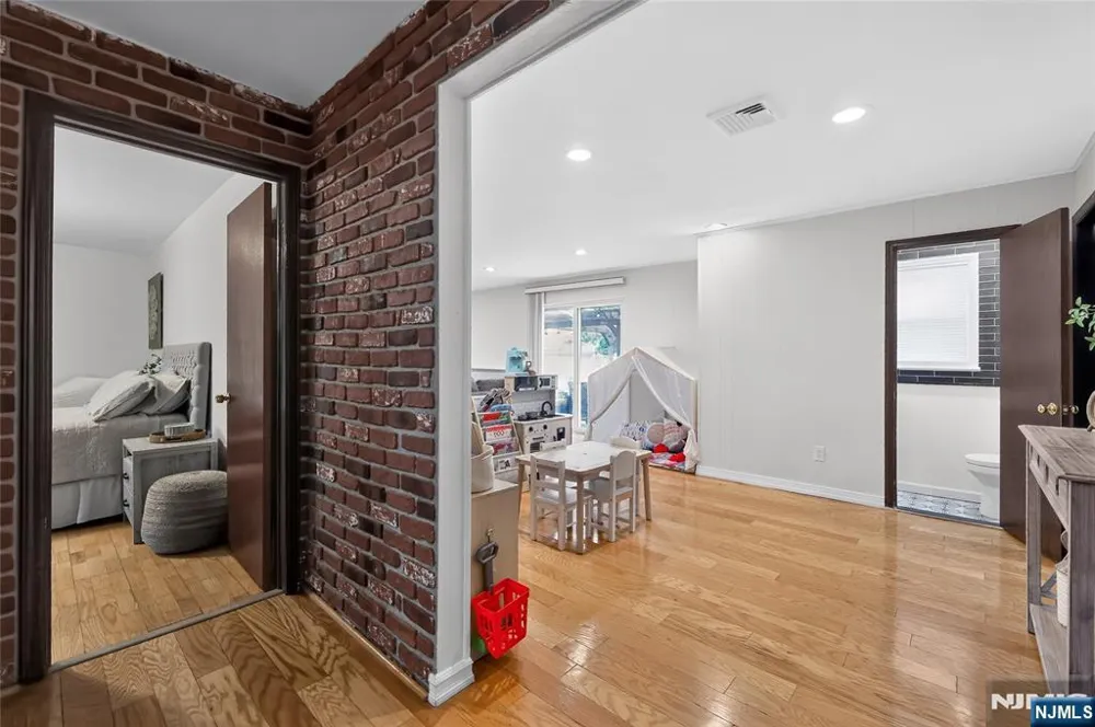 20 Arnold Drive Par-Troy Hills, NJ 07054