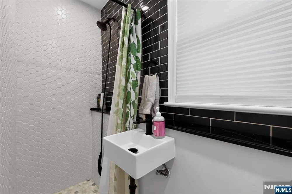 20 Arnold Drive Par-Troy Hills, NJ 07054