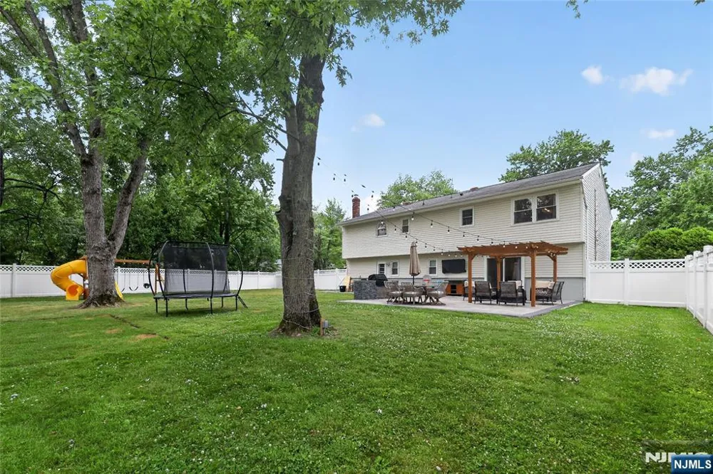 20 Arnold Drive Par-Troy Hills, NJ 07054