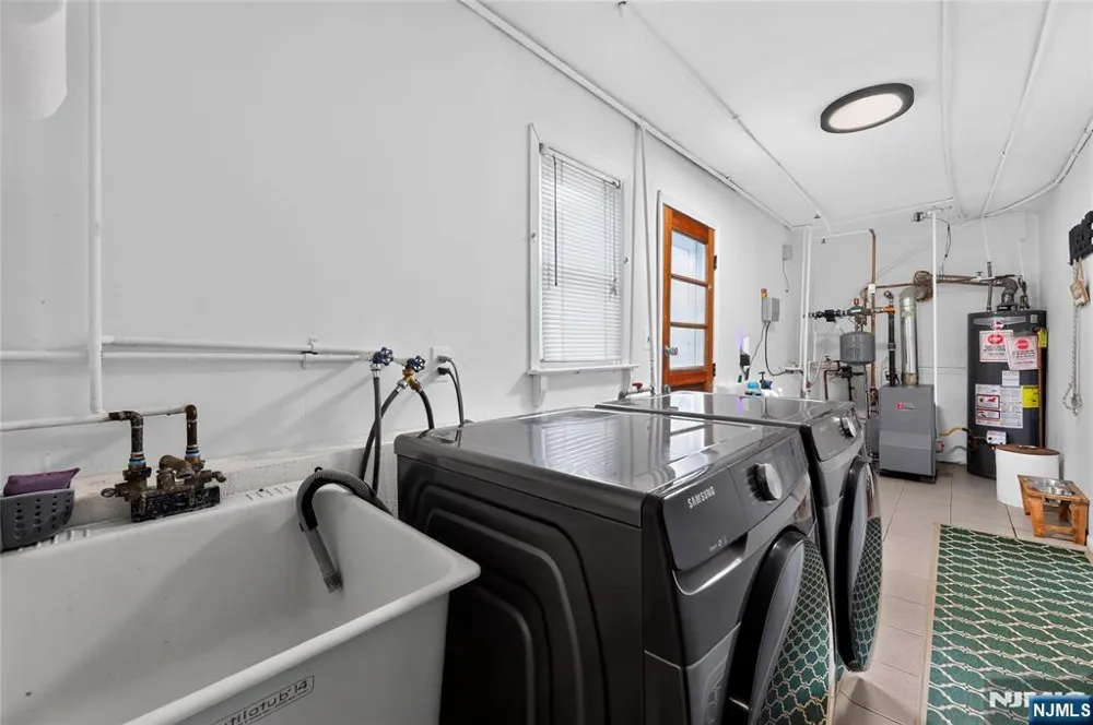 20 Arnold Drive Par-Troy Hills, NJ 07054
