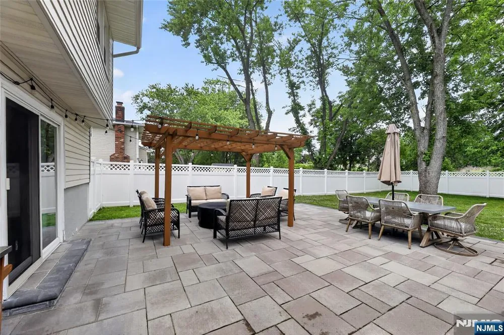 20 Arnold Drive Par-Troy Hills, NJ 07054