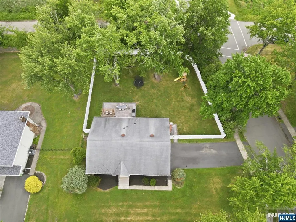 20 Arnold Drive Par-Troy Hills, NJ 07054