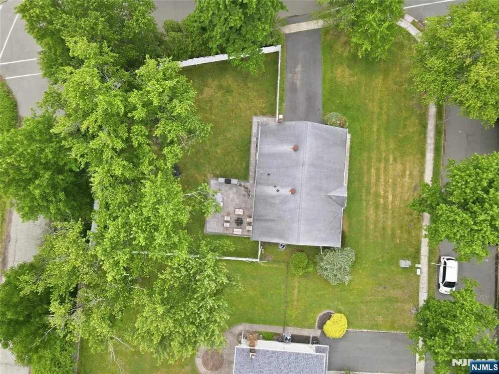 20 Arnold Drive Par-Troy Hills, NJ 07054