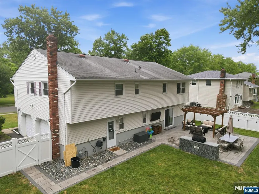 20 Arnold Drive Par-Troy Hills, NJ 07054