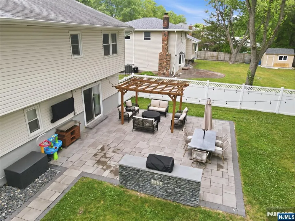 20 Arnold Drive Par-Troy Hills, NJ 07054