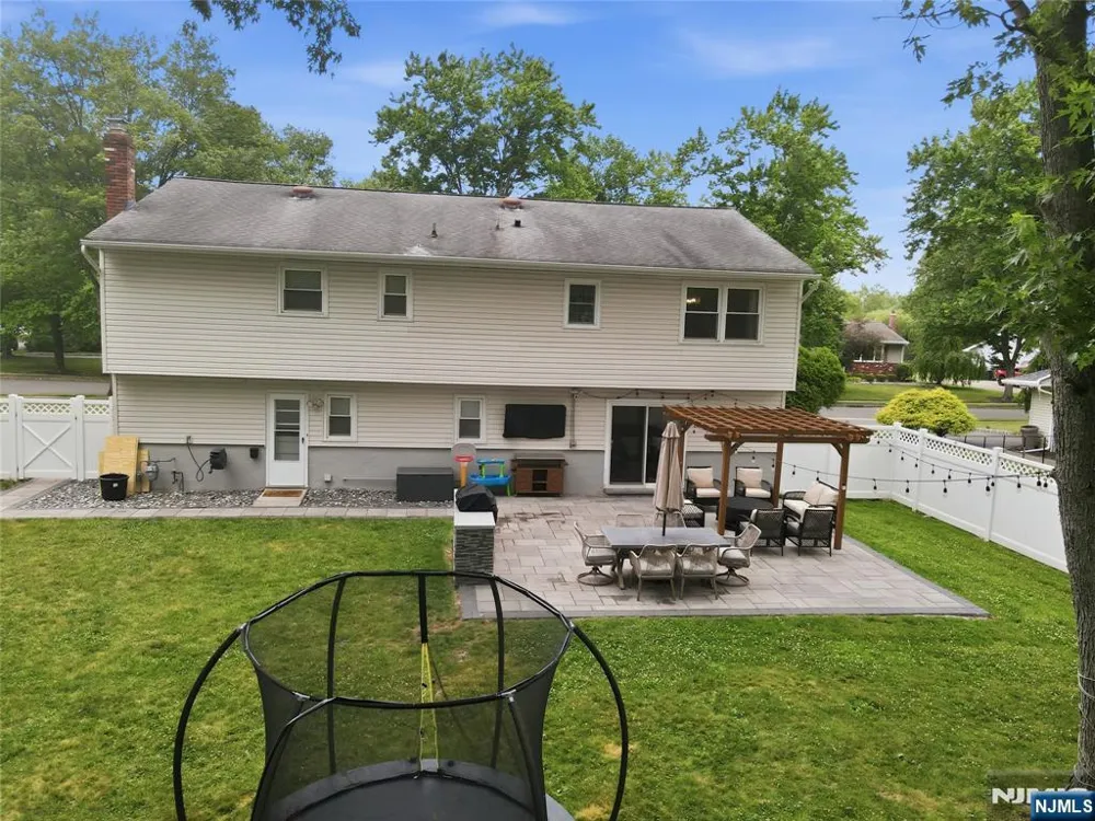 20 Arnold Drive Par-Troy Hills, NJ 07054