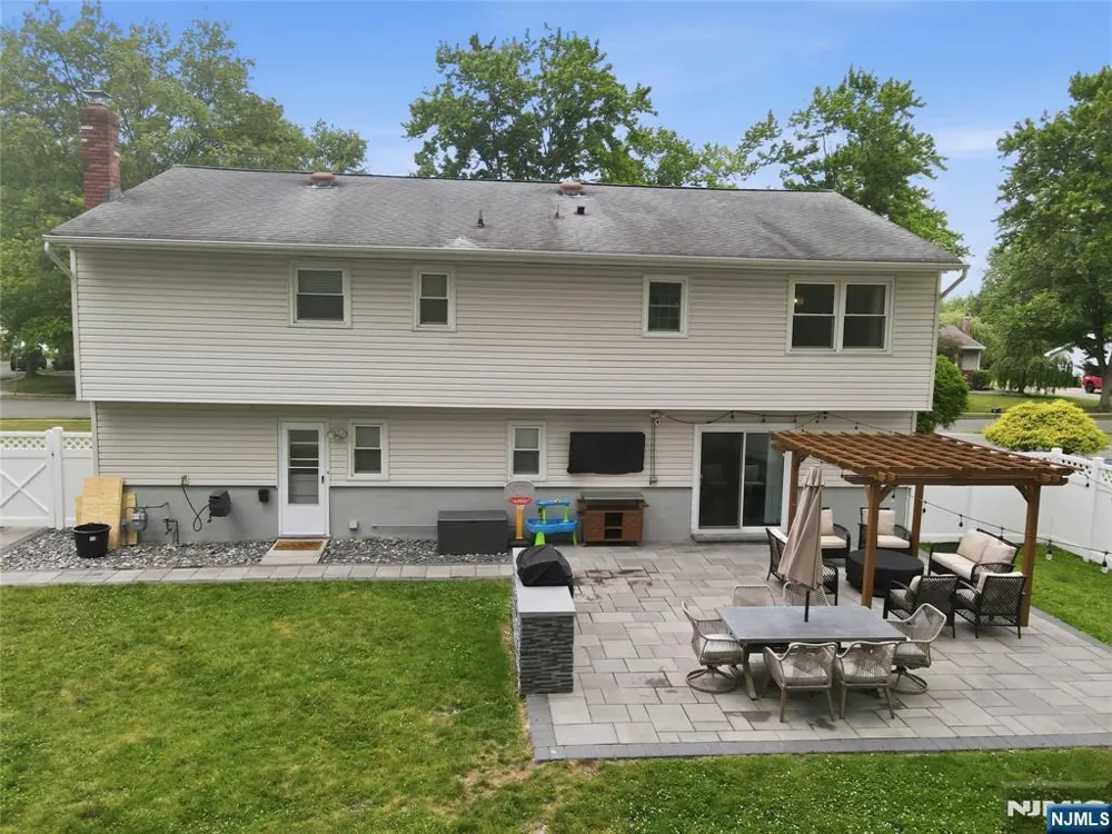 20 Arnold Drive Par-Troy Hills, NJ 07054