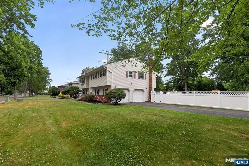 20 Arnold Drive Par-Troy Hills, NJ 07054