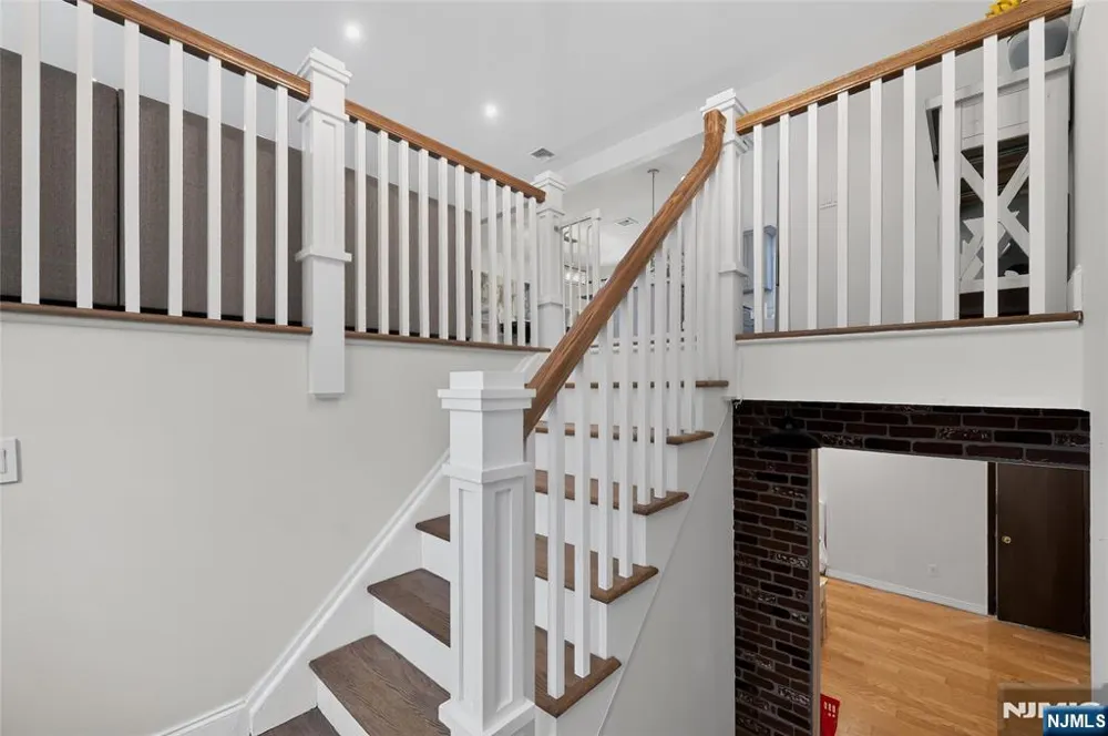 20 Arnold Drive Par-Troy Hills, NJ 07054