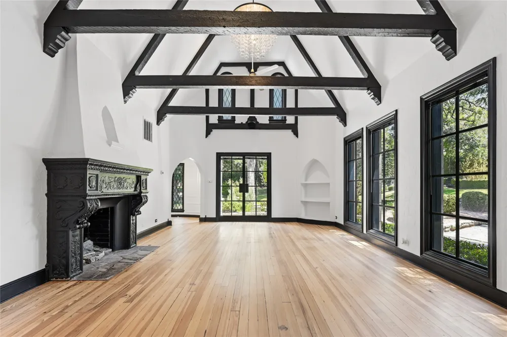 6941 Gaston Avenue Dallas, TX 75214