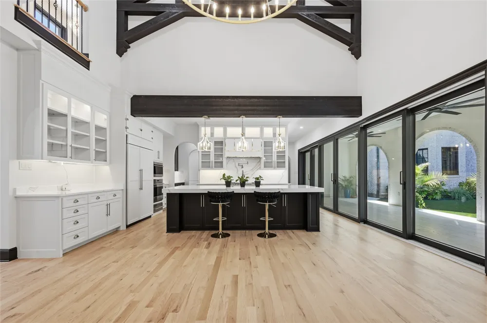 6941 Gaston Avenue Dallas, TX 75214
