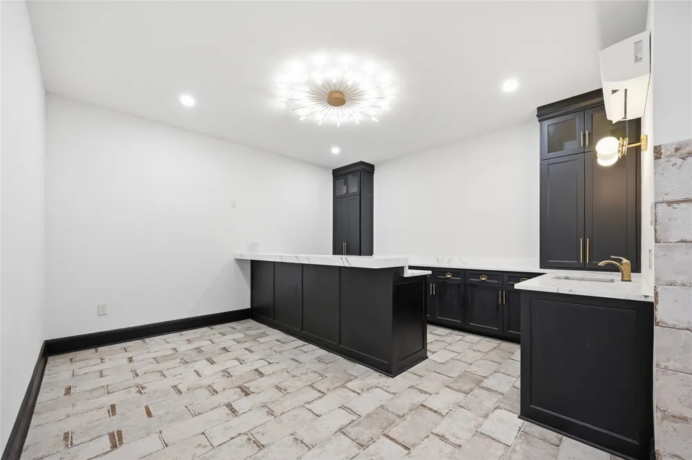 6941 Gaston Avenue Dallas, TX 75214