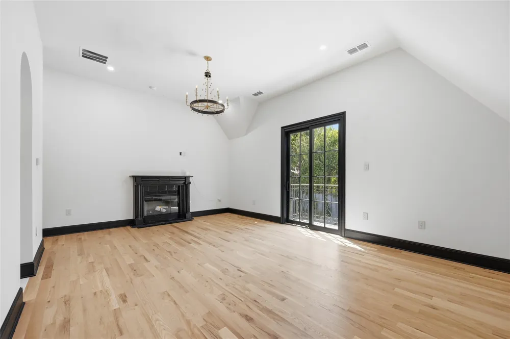 6941 Gaston Avenue Dallas, TX 75214