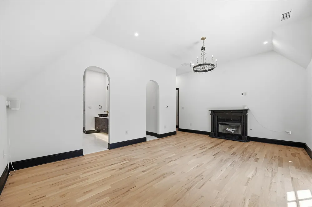 6941 Gaston Avenue Dallas, TX 75214
