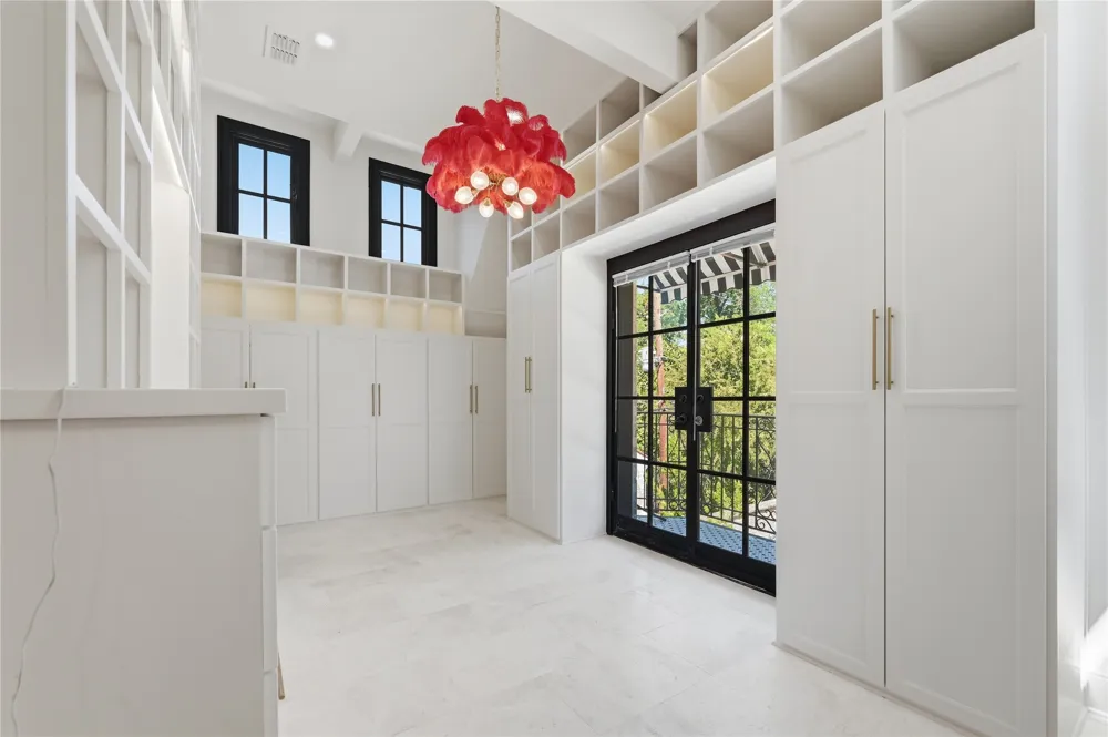 6941 Gaston Avenue Dallas, TX 75214