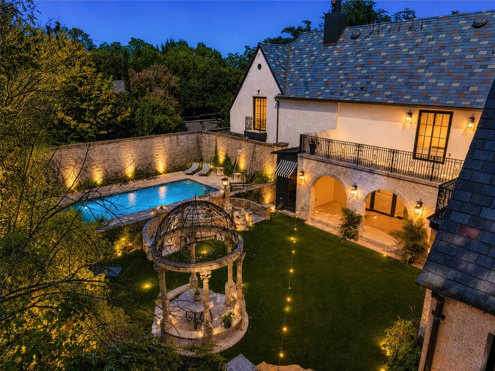 6941 Gaston Avenue Dallas, TX 75214